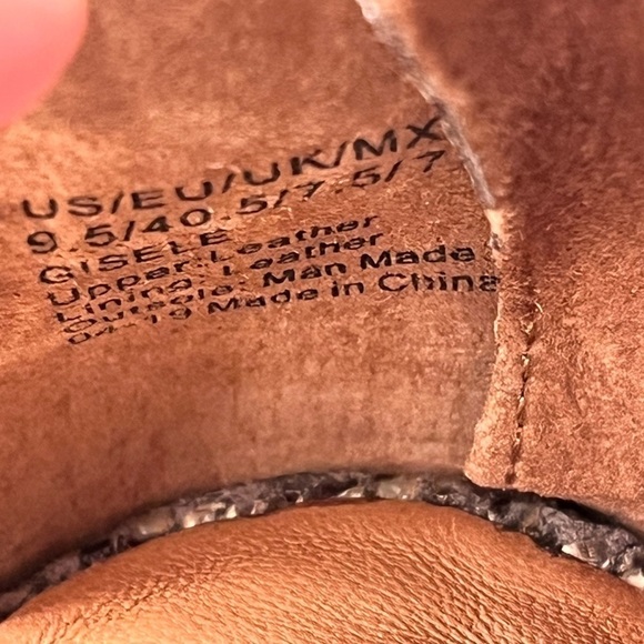 WOMEN'S Gentle Souls By Kenneth Cole Gisele Wedge Sandal, Antique Gold Metallic - Picture 12 of 12